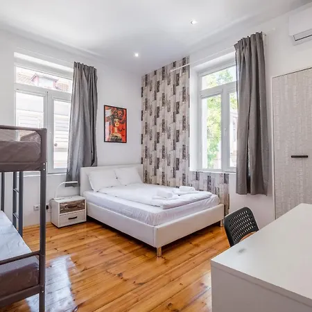 Blue House Center 3bdr Family & Friends Apartment Sofia